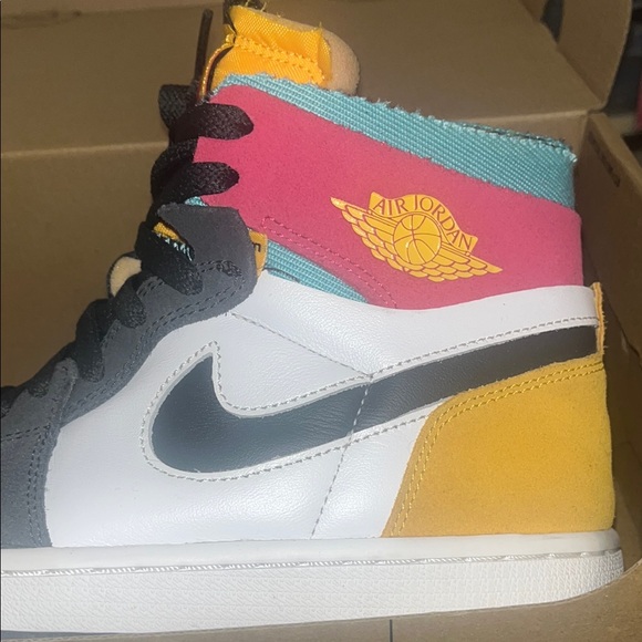 Jordan Black and White High-Top Sneakers - Picture 3 of 4